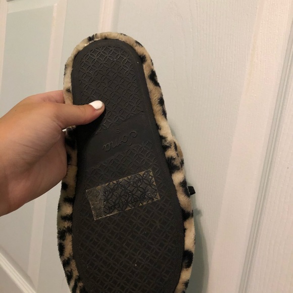 Slippers - Picture 2 of 4